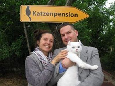 Cat Sitter in ihrer Region Berlin Blankenfelde - inhaber Katzenpension min - TIERHOTEL - TIERBETREUUNG - KATZENPENSION in der NÄHE - FREIGEHEGE für KATZEN - KATZENPENSION KOSTEN